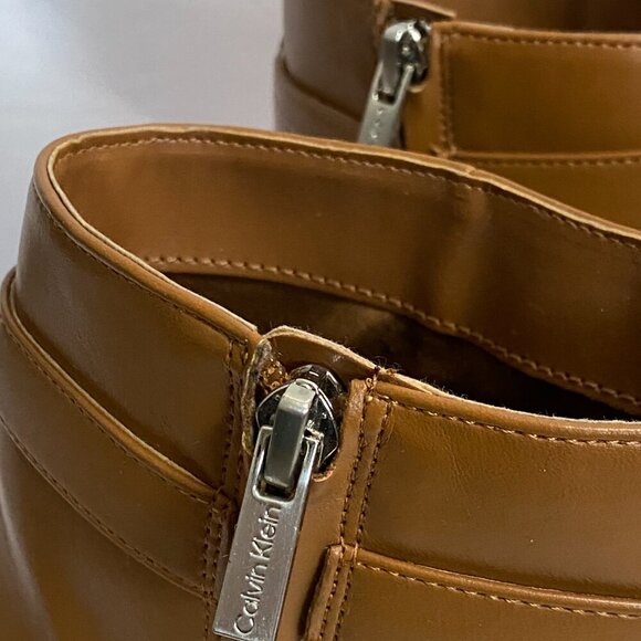 💛Calvin Klein Women's Sarity Ankle Boot with Pointed Toe and Heel - Picture 3 of 8